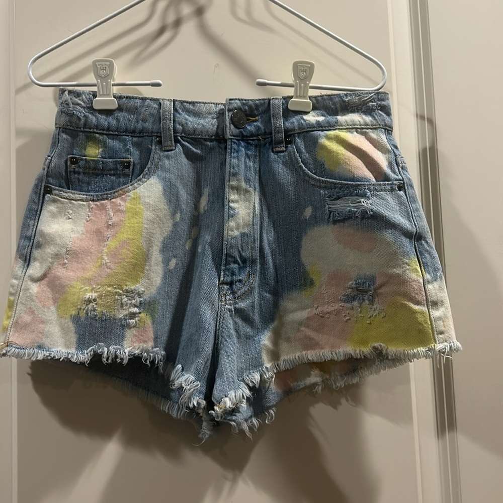 Like New!Urban Outfitters BDG HighRise pastel TieDye Dree CheekyDenim shorts 27W